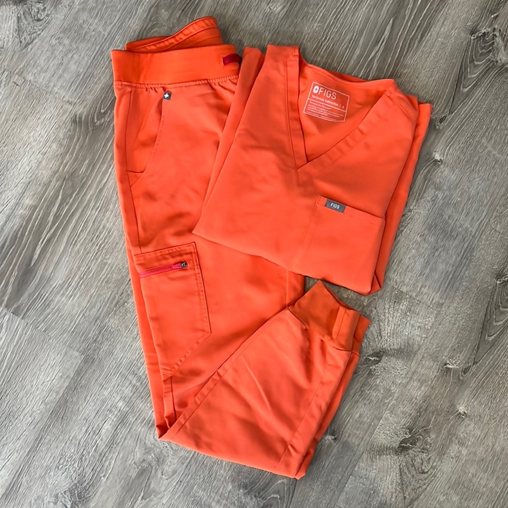 FIGS Sunset Orange Zamora Joggers & One Pocket Scrub Top Size Small